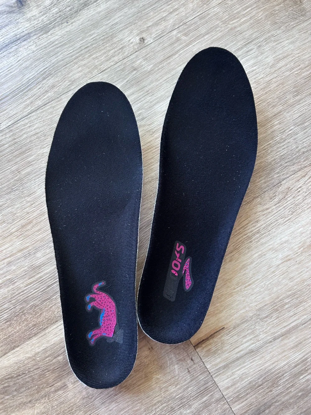 Brooks Trace 2 running shoes in Magenta/Black/Ebony, size 10 - Picture 2 of 10